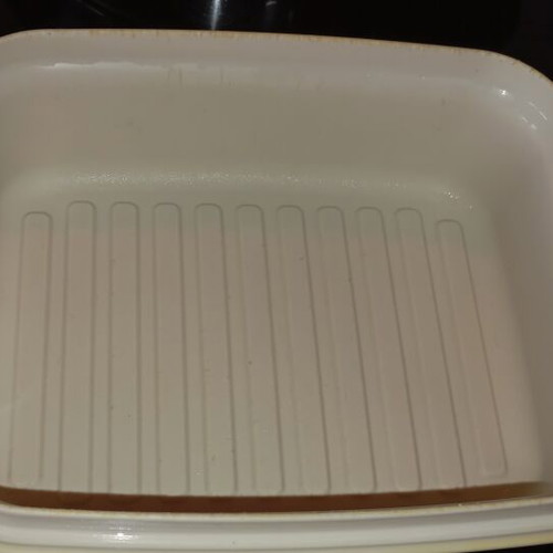 Tupperware cheese container used