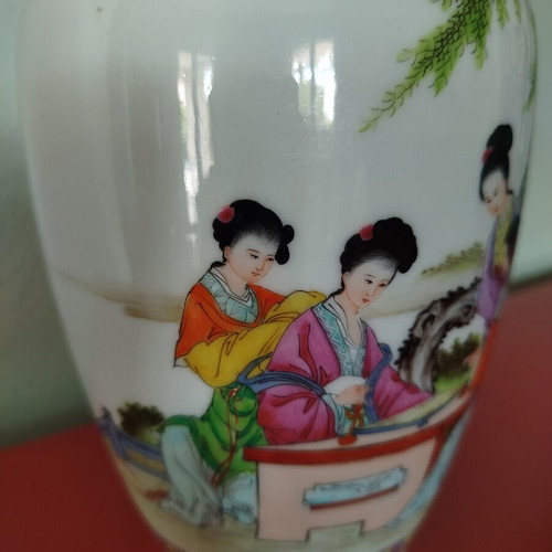Handmade Famille Rose porcelain vase like new, Chinese decorative art