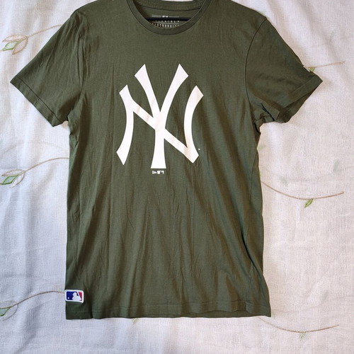 New Era MLB New York Yankees T-shirt olive green size S like new