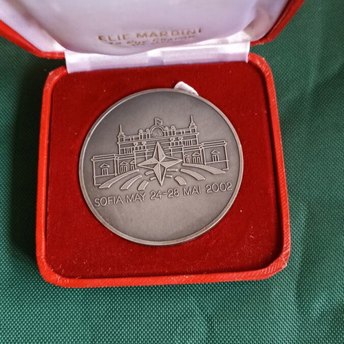Collectible NATO Medal Sofia 2002 Assembly with Box like new, 88.62g 6cm