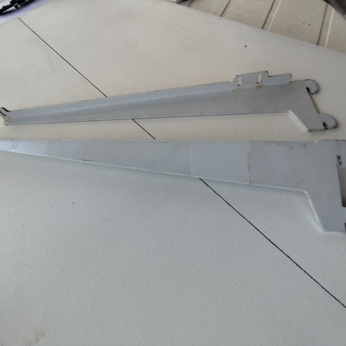 Element System metal shelf brackets, various sizes, white