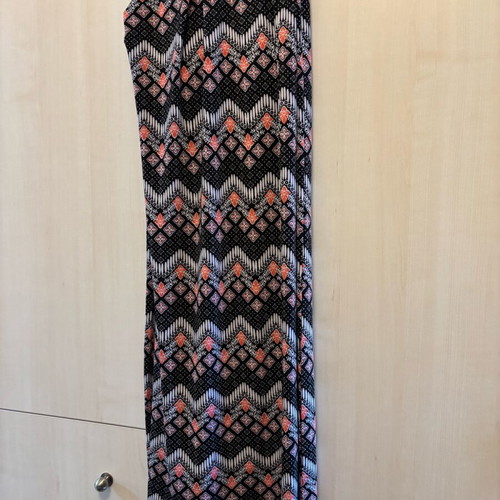 Pantelona like new, multicolored, fits small to xl
