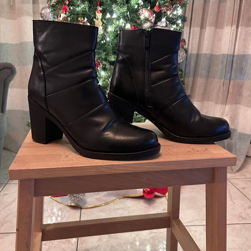 Derimod boots size 39 new with box black