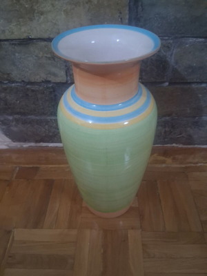 Italian decorative vase like new, modern design