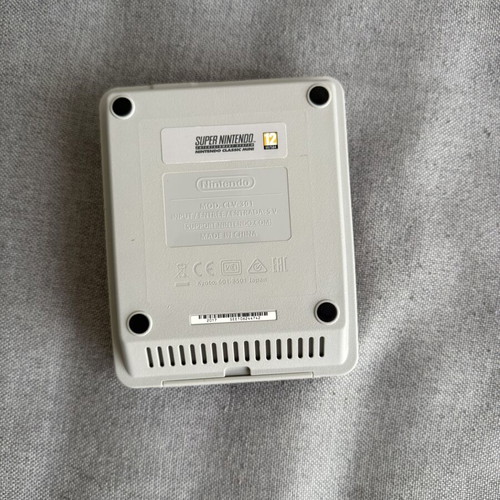 Super Nintendo Mini Classic like new, includes all cables