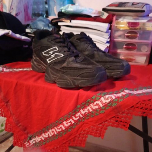 New Balance sneakers size 43 like new, black