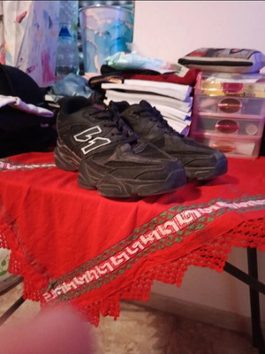 New Balance sneakers size 43 like new, black