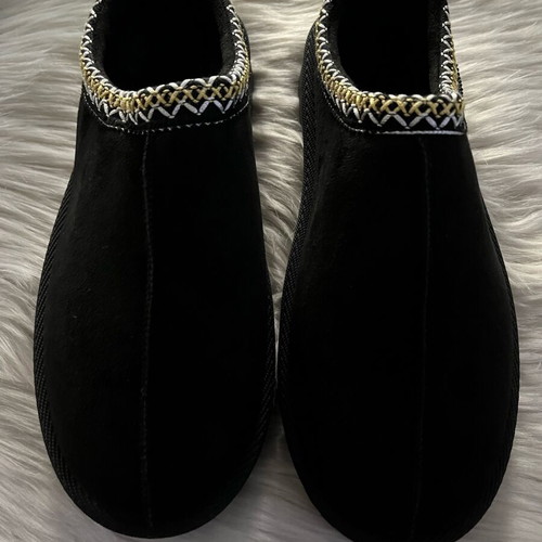 Women's black slippers new, closed design, comfortable