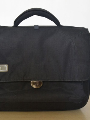 Laptop carrying bag like new, 5 compartments, black