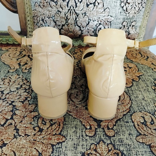 Esthissis beige shoes with strap size 38, 5 cm heel, like new