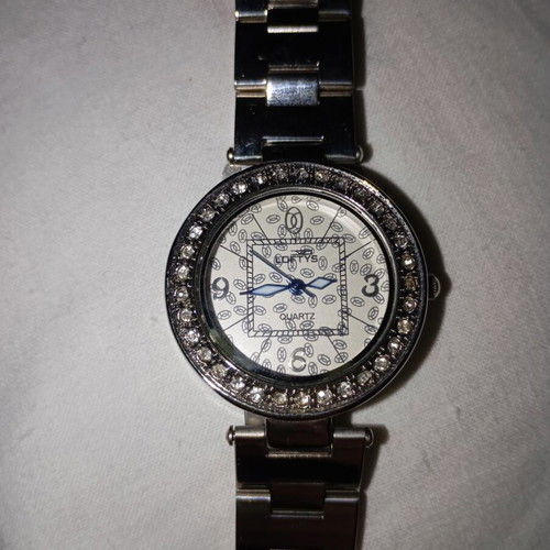 Loftys women's watch new, battery needed