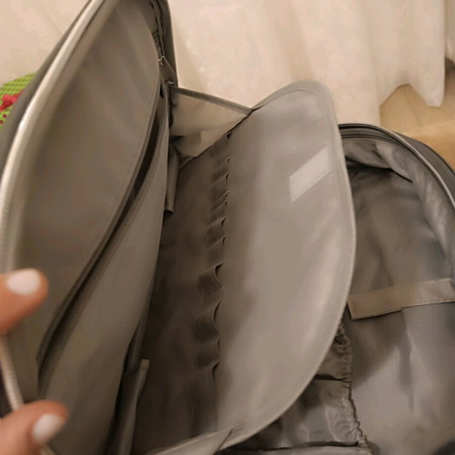 Artistry beauty case like new, gray