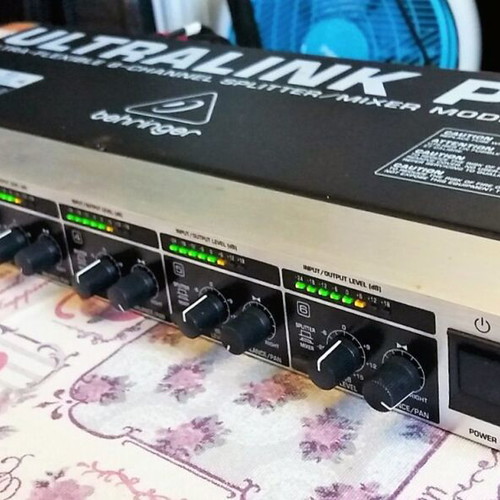 Behringer Ultra Link Pro MX 882 like new with 4 stereo amplifiers
