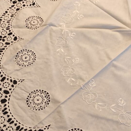 White Rotonda tablecloth 172 cm diameter with handmade crochet details new