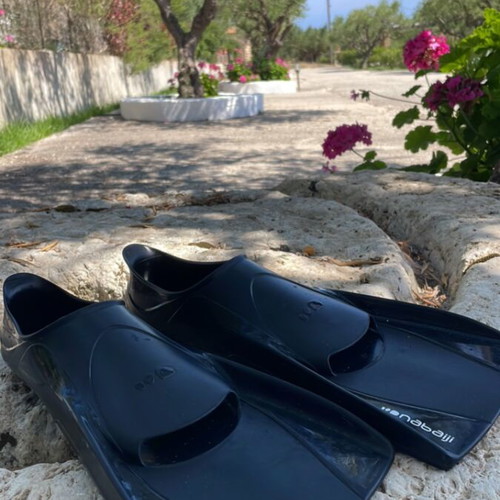 Fins size 35/36 like new, used once