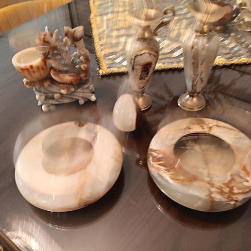 Alabaster Onyx Decorative Items and Ashtrays like new