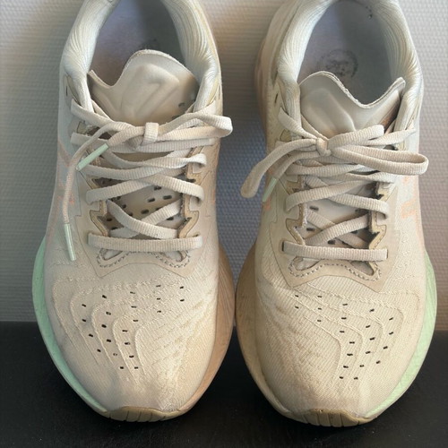 Asics Novablast F 131023 sport shoes like new size 39