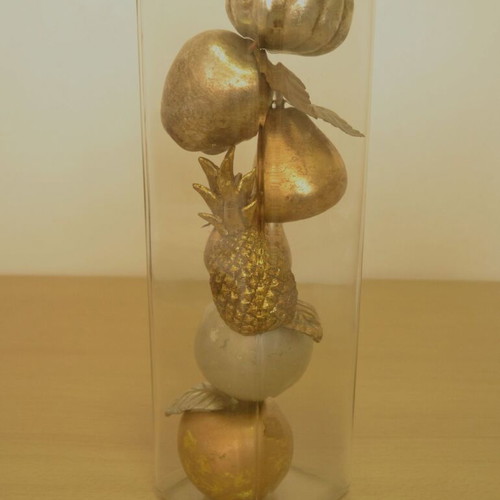 Glass vase like new with 7 decorative fruits pack of 8 pieces