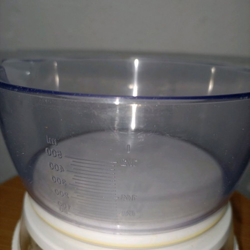 Soehnle kitchen scale used with bowl and embossed measurement lines