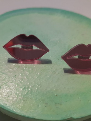 Earrings stud like new