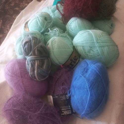 Knitting yarn like new, pack of 22 pieces