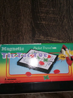Magnetic tic-tac-toe game used with Nounou advertisement