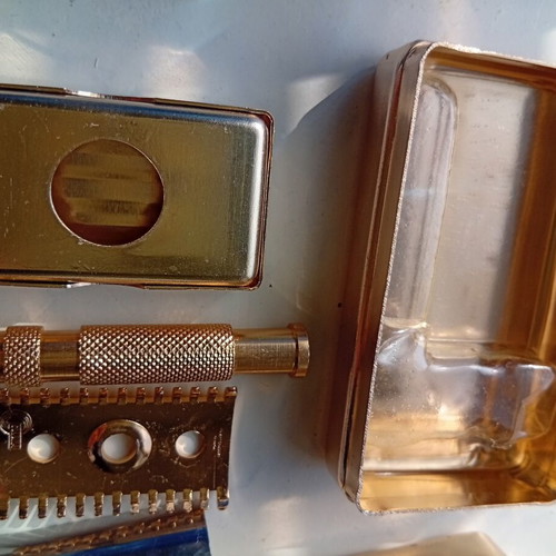 Soluna razor in original case