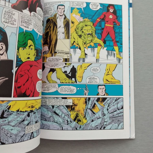Graphis Novel DC Heroes Batman Superman Shazam Legends Issue 28 hardcover like new