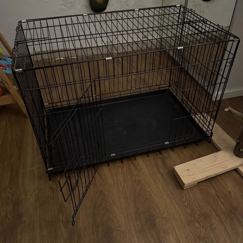 Dog metal crate used with 2 doors and removable plastic bottom