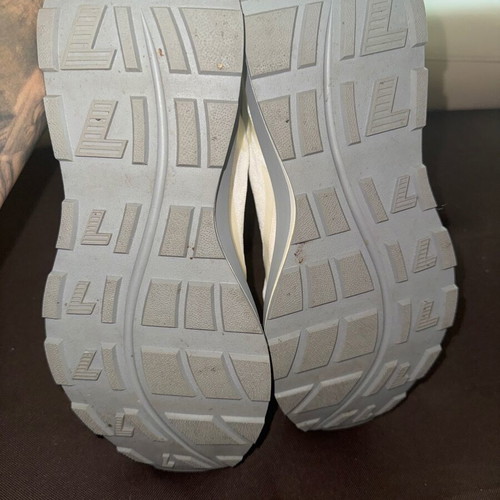 Emotion Armani EA7 shoes like new, size 44.5, white elegant