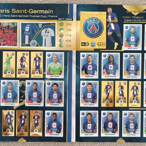 Panini FIFA 365 2023 album like new, completed