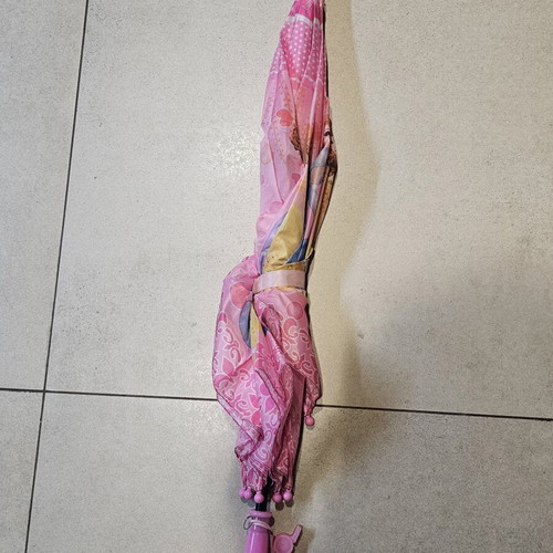 Girls' princess umbrella with whistle, like new