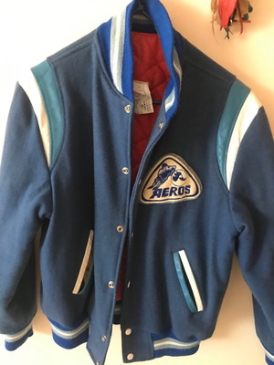 Vintage jacket with leather details in like new condition