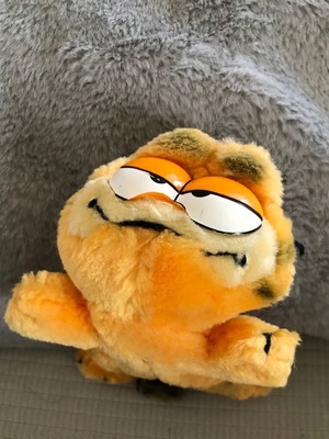 Vintage Garfield plush toy 1981, authentic R. Dakin & Co., like new