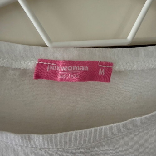 Pink Woman sleeveless white blouse medium like new with front design