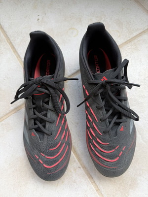 Adidas Predator Elite ποδοσφαιρικά παπούτσια για σκληρό έδαφος σαν καινούργια, μέγεθος 38, μαύρο και κόκκινο