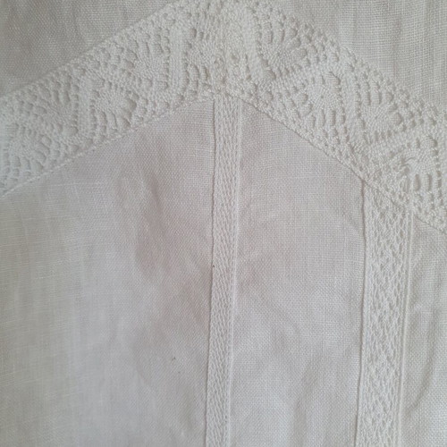 Zara medium blouse 100% linen like new with lace detail