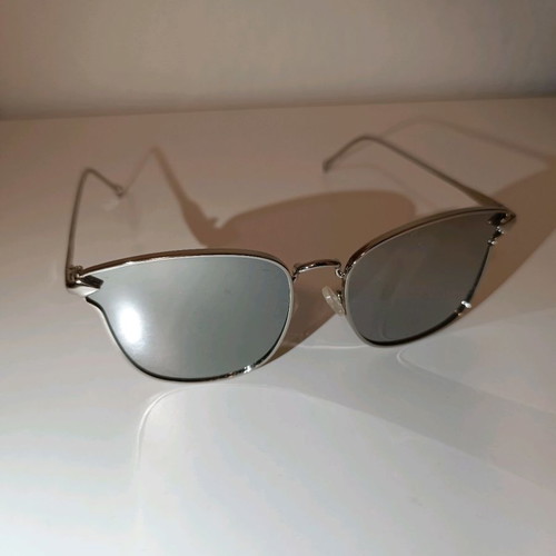 Mirror sunglasses used