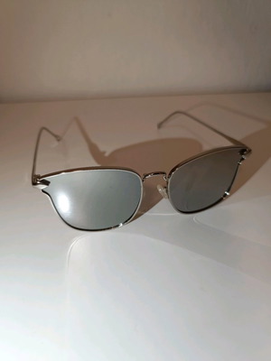 Mirror sunglasses used