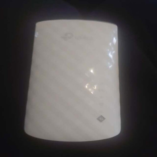 TP-LINK RE220 Wi-Fi Range Extender like new