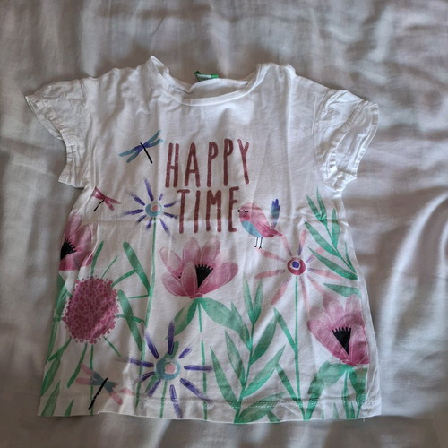 Benetton Tshirt like new, for 3 years old