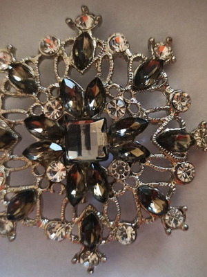 Fashion brooch new silver with gray stones