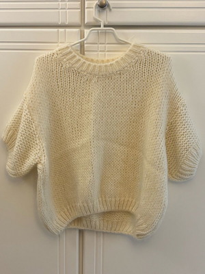 My fashion fruit knitted short blouse like new, size M
