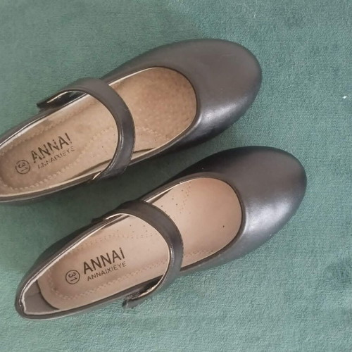 Children's black traditional dance ballerinas size 31 like new