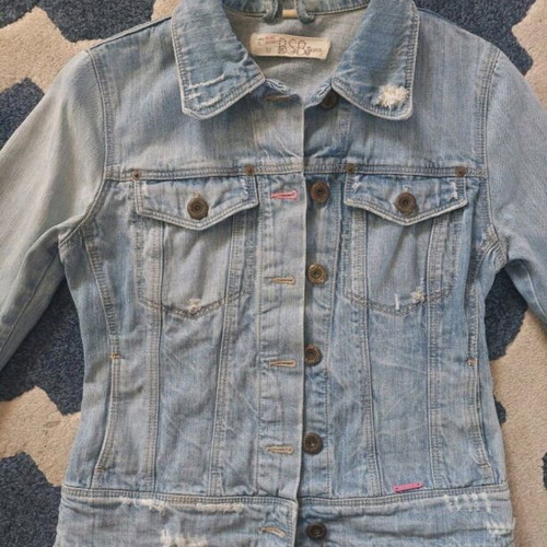 BSB denim jacket size M like new, fitted cut, blue