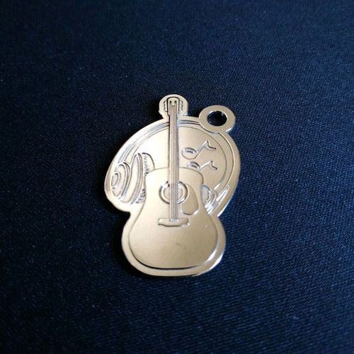 Alessia Cara pendant like new, silver
