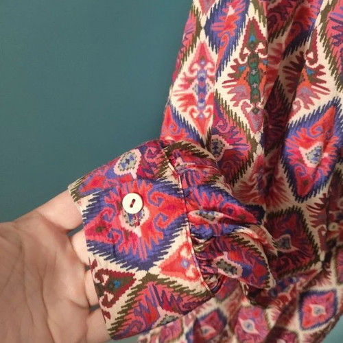 Geisha blouse size M like new, lightweight multicolor fabric