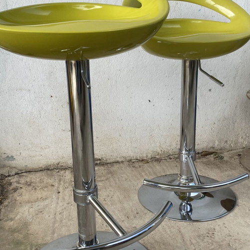 Bar stools set of 2 used, green with chrome base and adjustable height