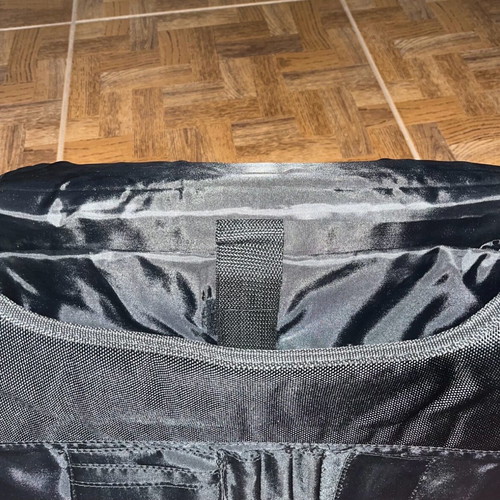 Laptop shoulder bag like new, black with 2 large compartments