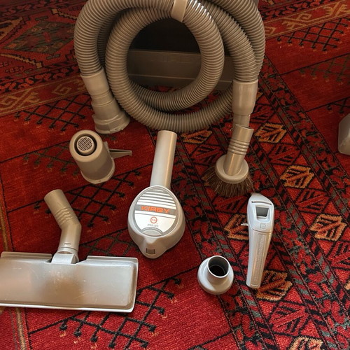 Σκούπα Kirby μεταχειρισμένη με εξαρτήματα και kit καθαρισμού χαλιών